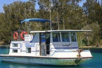 houseboat hire with plenty of room to relax on vacation - Forster Luxury houseboats NSW