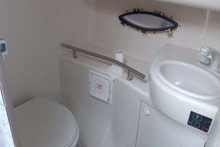 Luxury Bayliner cruiser - sink, toilet, hire today - call Forster Luxury houseboats NSW